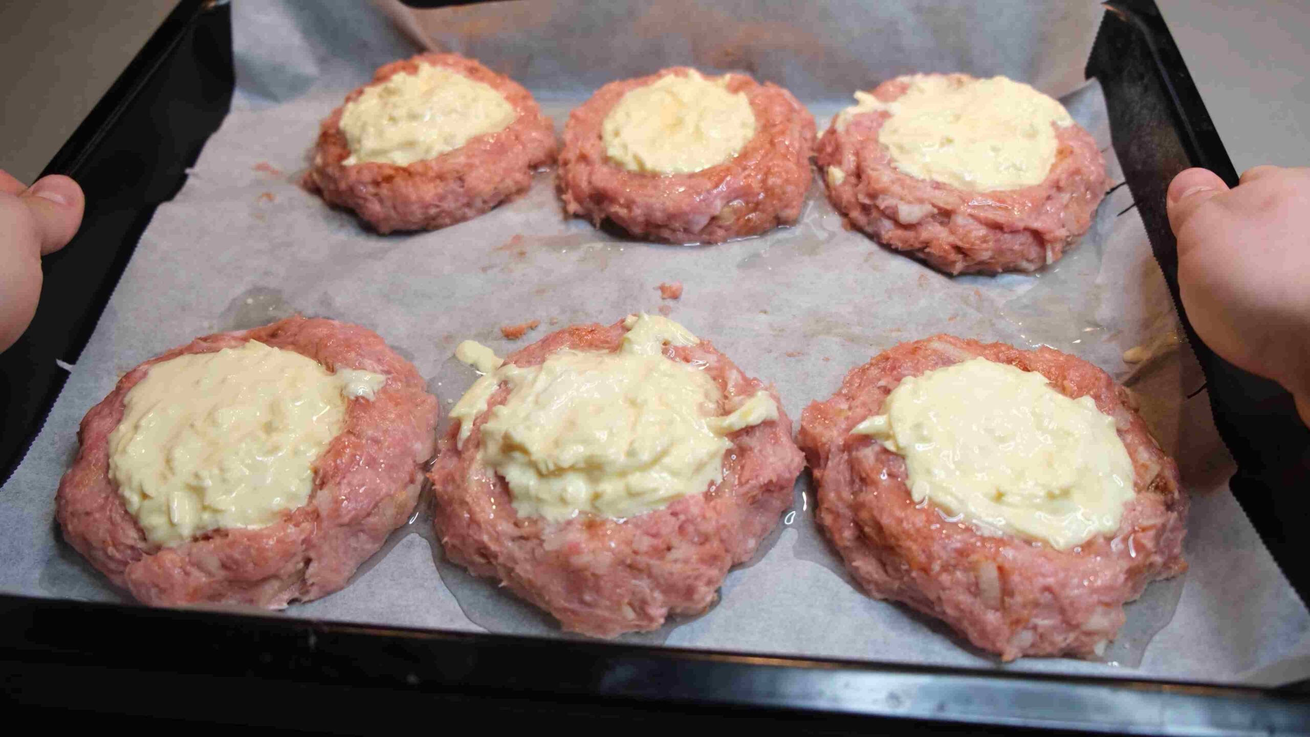 hackfleischnester mit ei ,hackfleischtaschen mit käse ,käsegerichte für den backofen ,gefüllt mit hackfleisch ,gehacktes mal anders ,rezepte mit hackfleisch im backofen ,frikadellen nester ,gerichte mit 1 kg hackfleisch