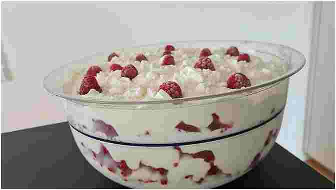 schnelles dessert mit gefrorenen himbeeren ,rezept himbeertraum landfrauen ,nachtisch mit himbeeren und quark ,himbeer nachtisch im glas ,schnelles dessert mit milchmädchen ,omas himbeertraum ,himbeer dessert ,himbeer baiser dessert