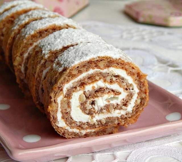 roulade nuss ,haselnuss biskuit glutenfrei ,biskuitrolle glutenfrei ,glutenfreie biskuitrolle schoko