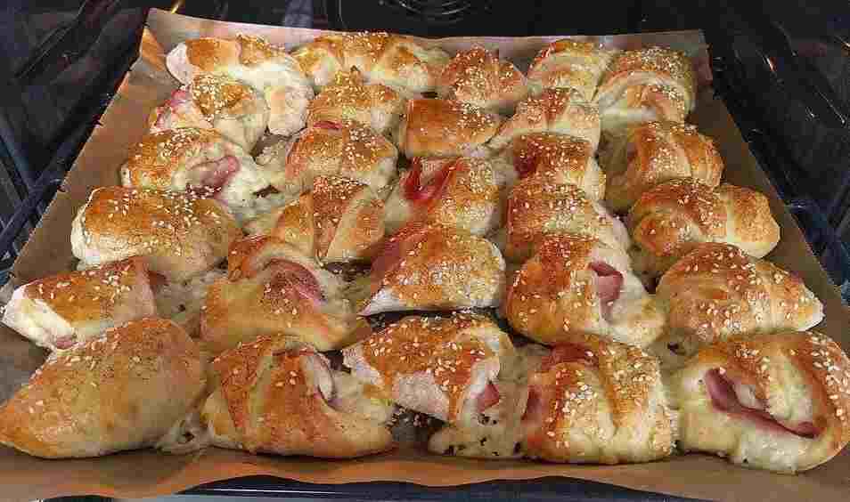 laugenstange rezept ,pizzabällchen rezept ,blätterteig-schnecken ,blätterteig rezepte ,gefüllte pizzabrötchen ,fingerfood ideen ,pizzastangen rezept ,lachs-frischkäse-röllchen