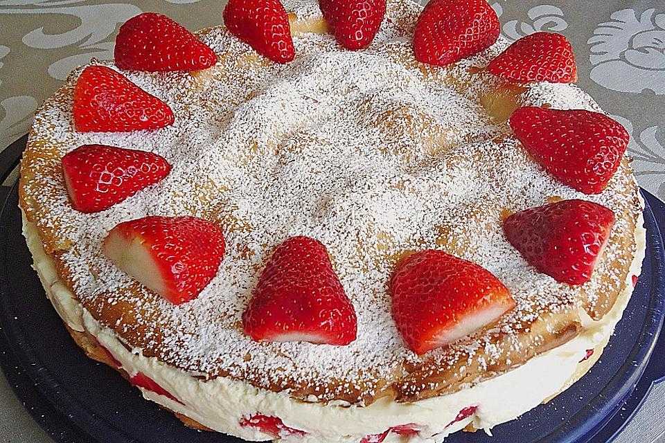 himmelstorte mit erdbeeren ,erdbeer flockentorte mit mascarpone ,erdbeer flocken schnitten ,flockensahnetorte ,erdbeer joghurt torte ohne gelatine ,fruchtkombinationen für torten ,flockentorte mit baiser ,flockentorte kaufen