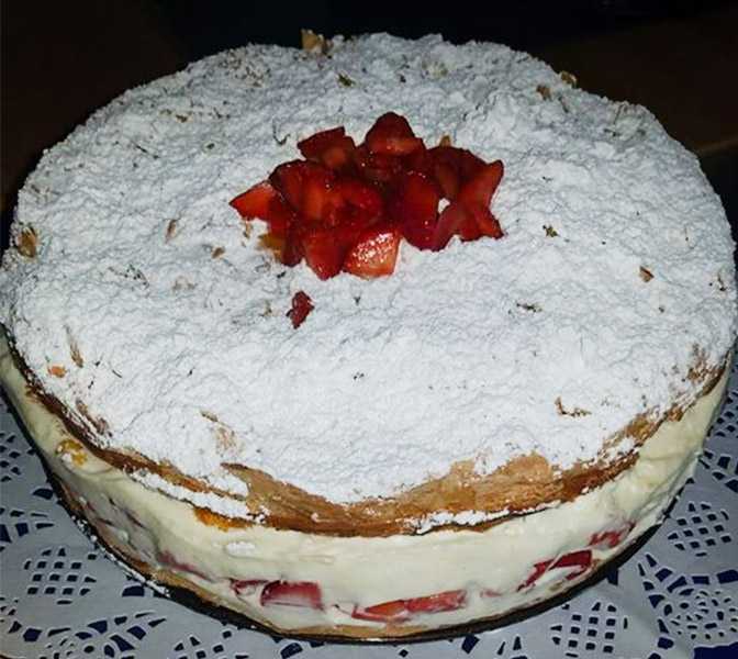 himmelstorte ,schneemoussetorte mit rhabarber ,kuchen mit mascarpone ,himbeertorte ,rhabarber torte ,mascarpone creme für kuchen ,erdbeerboden rezept ,zitronentorte